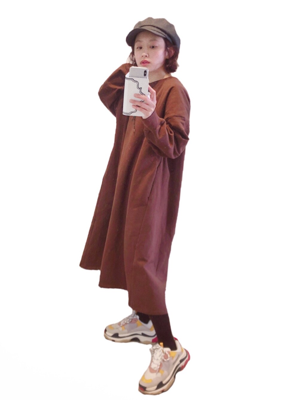 「MILKFED、ミルクフェド、高橋愛、MILKFED.、SENCE OF PLACE 、BALENCIAGA、スニーカー」｜「MILKFED.のCOLOR CORD DRESS（ワンピース、ブラウン系）」を使った、高橋愛さん（レディース・154cm）の冬コーディネートの1枚目の写真