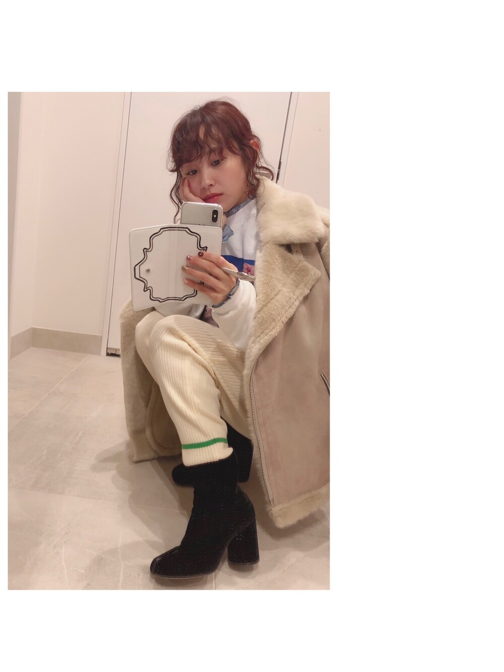 「シンプルコーデ、パンツスタイル、低身長コーデ、ニットパンツ、TAN、高橋愛、スエット、白、influence、Maison Margiela」｜「TANのTAN ラインリブパンツ（その他パンツ、ホワイト系）」を使った、高橋愛さん（レディース・154cm）の冬コーディネートの1枚目の写真