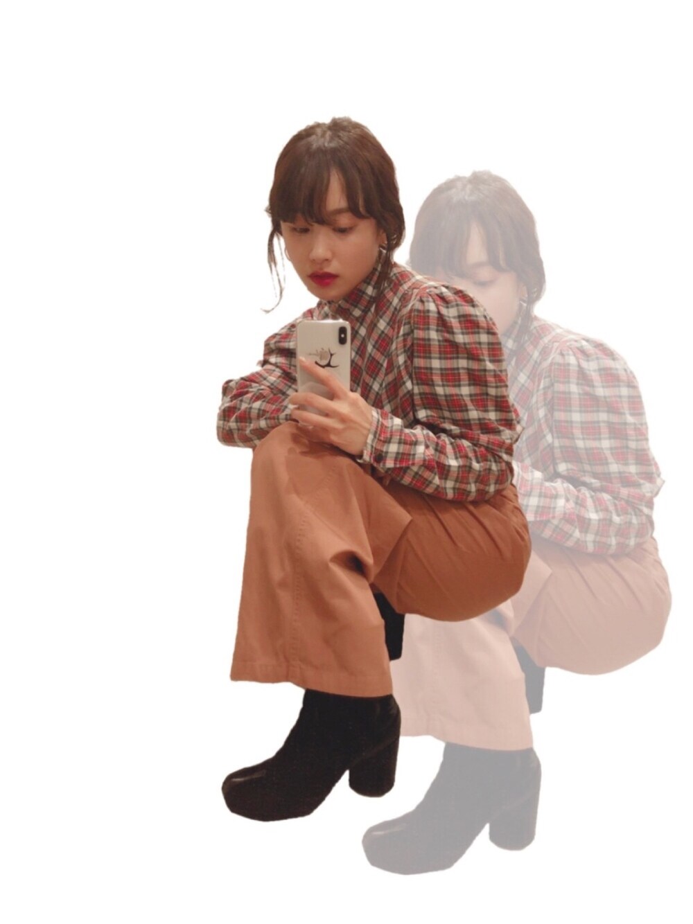 「チェックシャツ、高橋愛、春、UNIQLO、ユニクロユー、ユニクロ、Maison Margiela、足袋ブーツ、tabi、vintage」｜「古着のアイテム（シャツ/ブラウス、レッド系）」を使った、高橋愛さん（レディース・154cm）の冬コーディネートの1枚目の写真