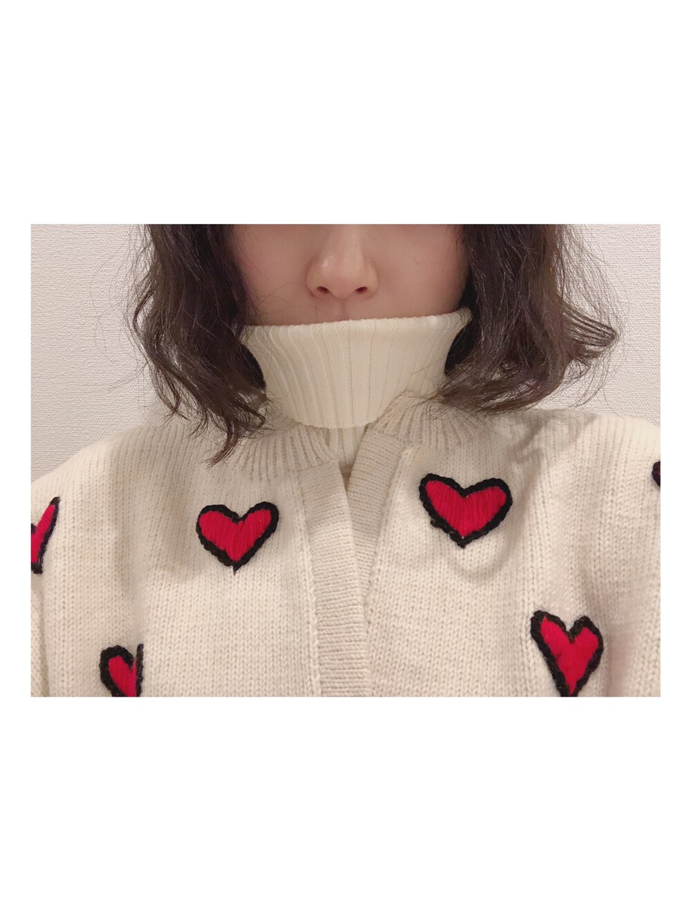 「KIN、Machu Picchu、マチュピチュ、高橋愛、ニット、白ニット、ニットベスト、無印良品、MUJI、リブニット」｜「KINのアイテム（ニット/セーター、ホワイト系）」を使った、高橋愛さん（レディース・154cm）の冬コーディネートの1枚目の写真