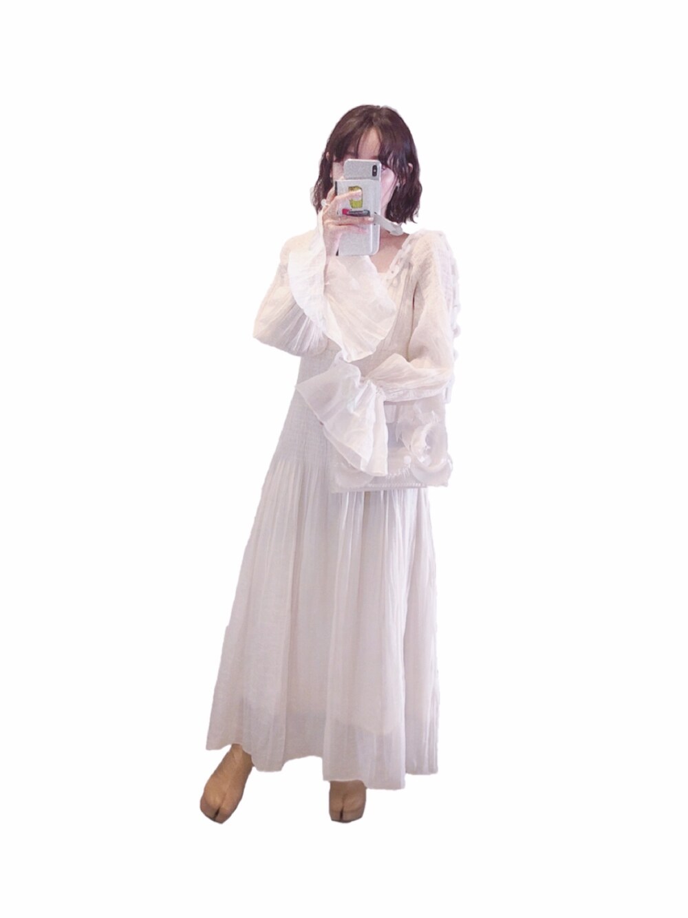 「結婚記念日、バレンタイン、バレンタインデートスタイル、バレンタインコーデ、高橋愛、mame、mamemamemame、塩化ビニール、Maison Margiela、足袋」｜「mameのアイテム（ワンピース/ドレス、ホワイト系）」を使った、高橋愛さん（レディース・154cm）の冬コーディネートの1枚目の写真