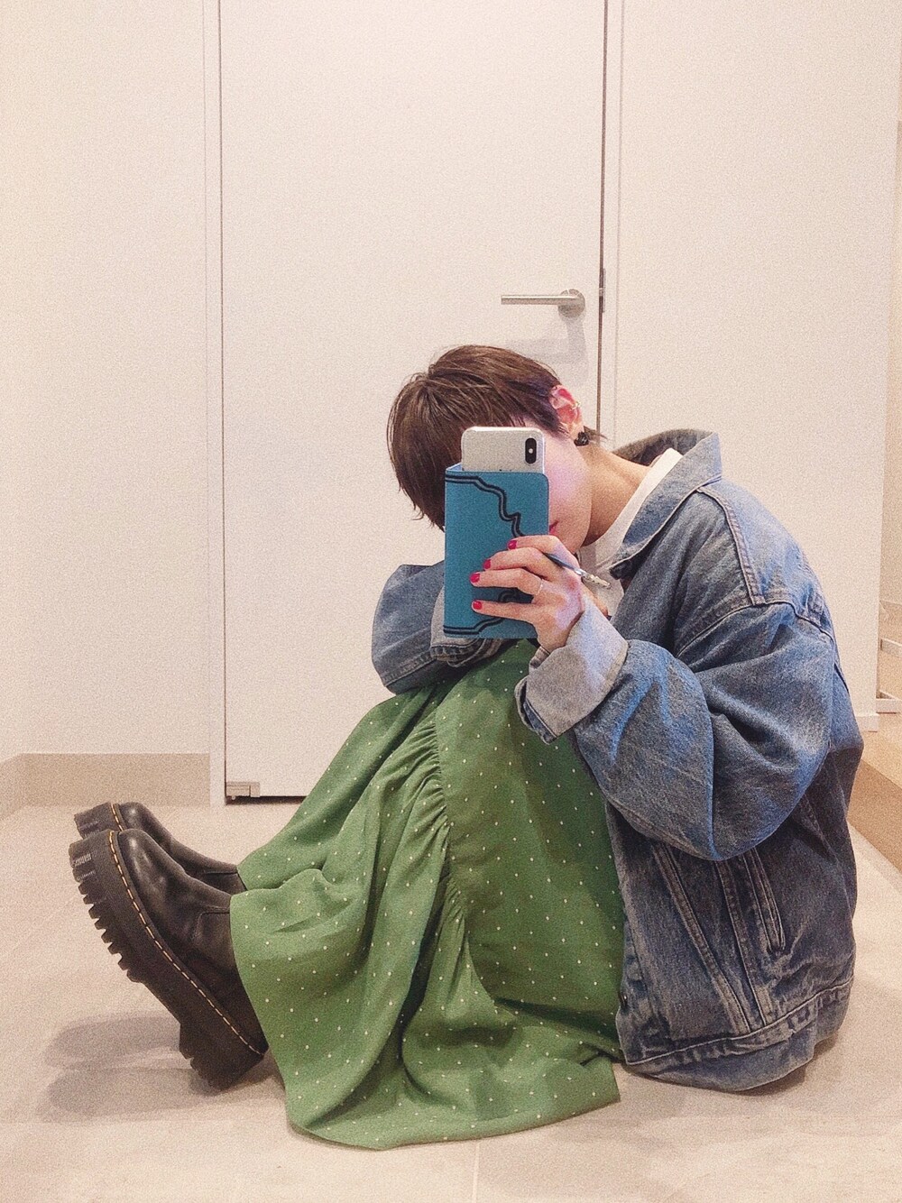 「ドット、緑、黄緑、高橋愛、Levi's、vintage、Dr.Martens、ドクターマーチン、平成最後、春夏コーデ」｜「Aquascutumのアイテム（スカート、グリーン系）」を使った、高橋愛さん（レディース・154cm）の春コーディネートの1枚目の写真