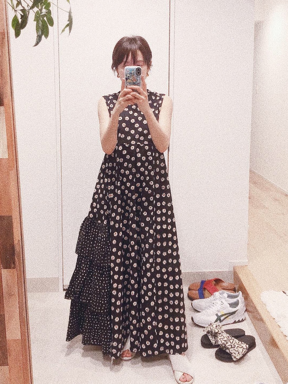 「ラクチンコーデ、サンダル、夏、ショートヘア、freada、フリーダ、FREAK’Ｓ STORE、高橋愛、黒、ロングワンピース」｜「FREAK'S STOREのFreada/フリーダ　フレアワンピース（ワンピース、ブラック系）」を使った、高橋愛さん（レディース・154cm）の夏コーディネートの1枚目の写真