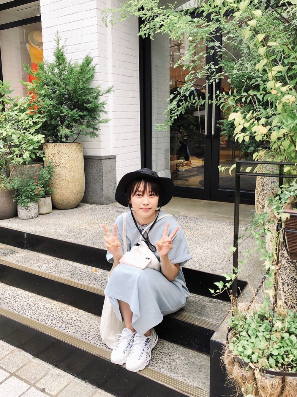 「夏、ラクチンコーデ、シンプル、ワンピース、低身長コーデ、Heather、AI × Heather、高橋愛、へザー、高橋愛コラボ」｜「Heatherの高橋愛コラボカットワンピース　848432（ワンピース、ブルー系）」を使った、高橋愛さん（レディース・154cm）の夏コーディネートの1枚目の写真