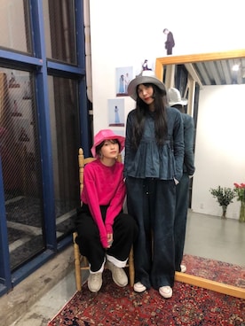 「SKECHERS（スケッチャーズ）のアイテム」を使った、高橋愛さん（レディース・154cm）の秋コーディネート