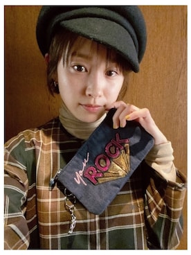 「kipling（キプリング）のアイテム（財布/小物）」を使った、高橋愛さん（レディース・154cm）の秋コーディネート