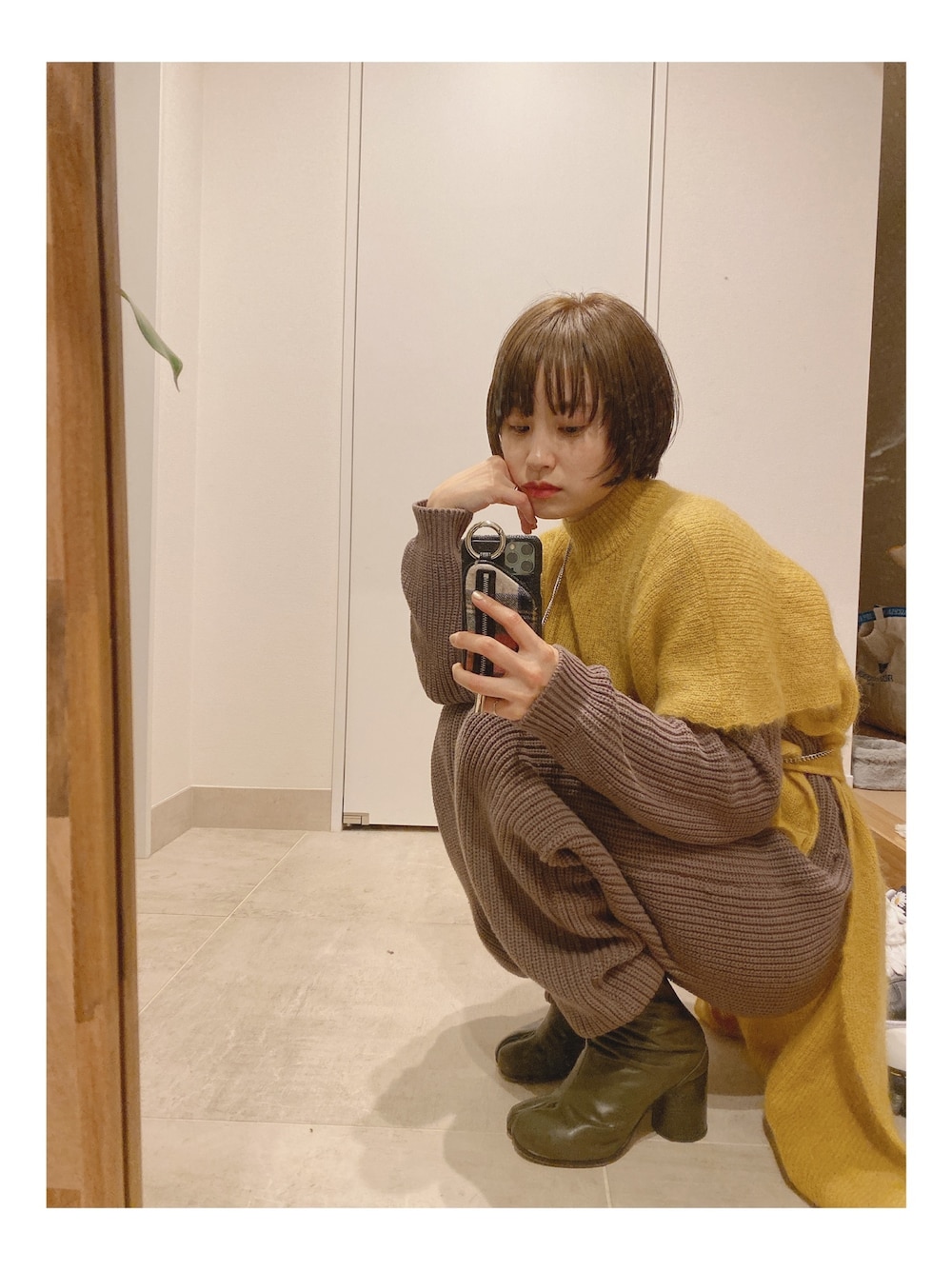 「knit、ニット、高橋愛、153cm、年末WEAR感謝祭、冬、大人ガーリー、重ね着、mother、きいろといえばわたし」｜「motherのLOKA MULTI TOP（ニット/セーター、イエロー系）」を使った、高橋愛さん（レディース・154cm）の冬コーディネートの1枚目の写真