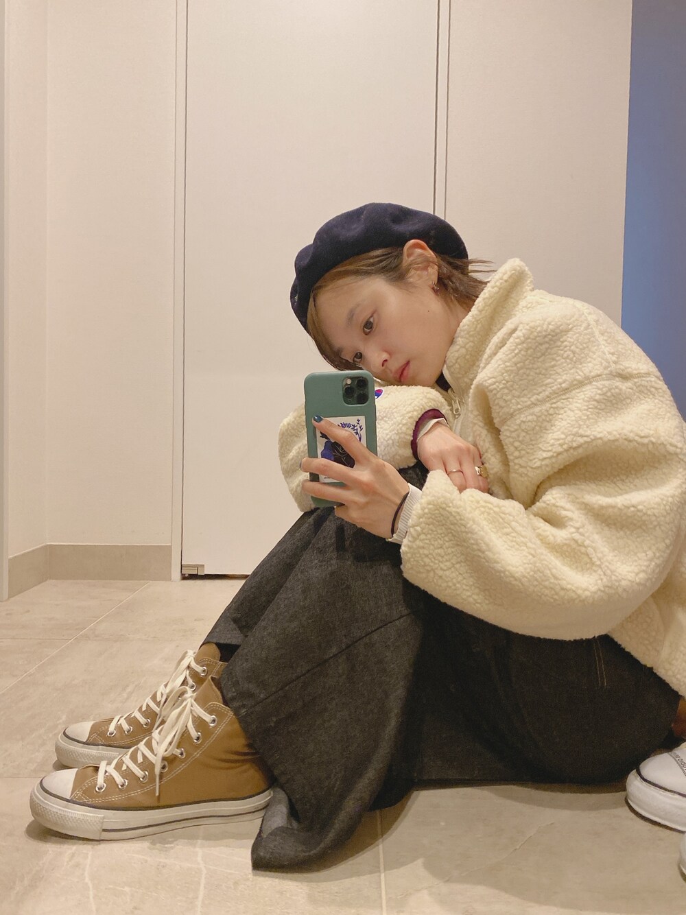 「もこもこ、モコモコアウター、リバーシブル、Champion、チャンピオン、高橋愛、dholic」｜「ChampionのChampion ボアリバーシブルハーフジッププルオーバー（スウェット、ベージュ系）」を使った、高橋愛さん（レディース・154cm）の冬コーディネートの1枚目の写真