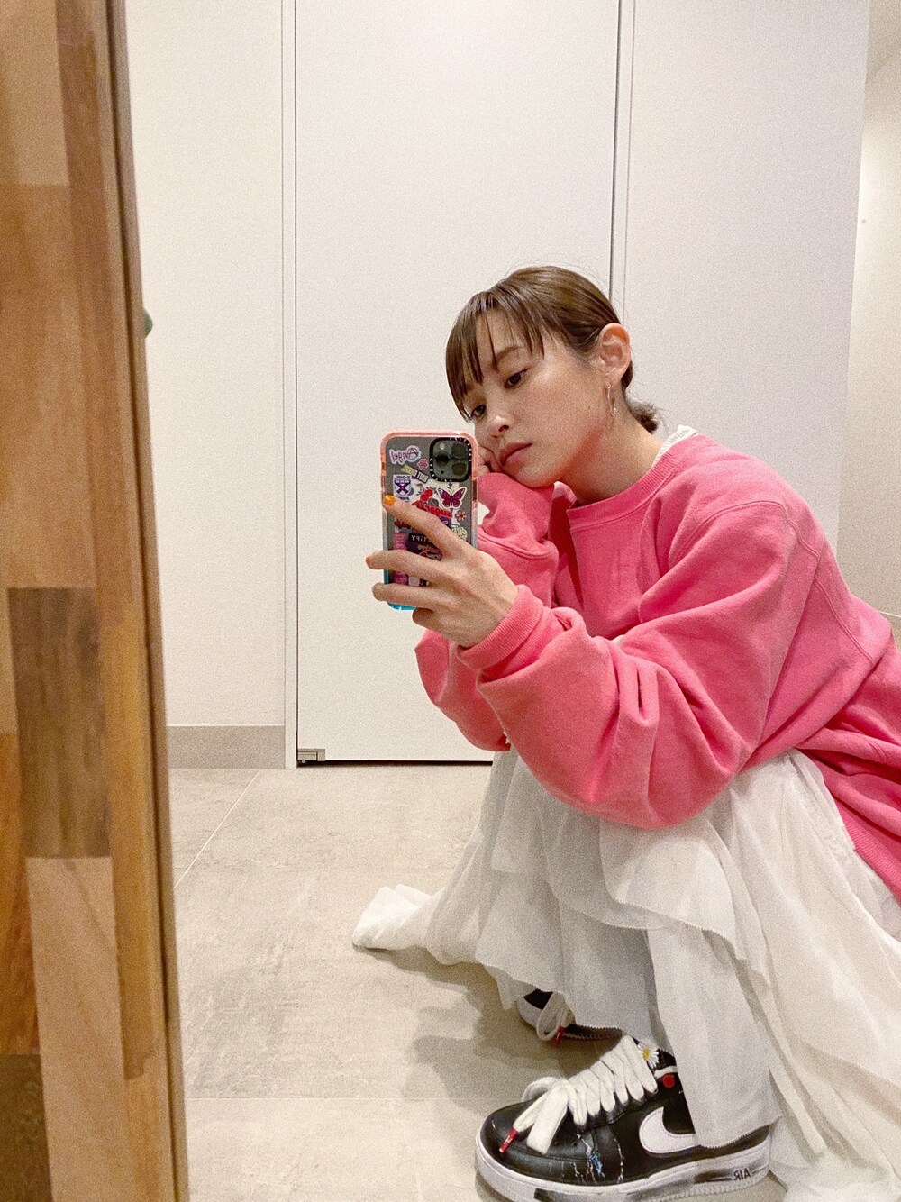 「オトナカジュアル、ピンクBBA、高橋愛、Champion、チャンピオン、スエット、pink、casafline、NIKE、GD」｜「Championのアイテム（スウェット、ピンク系）」を使った、高橋愛さん（レディース・154cm）の冬コーディネートの1枚目の写真