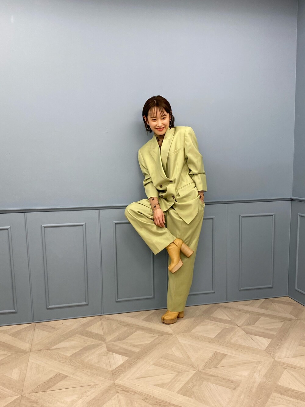 「ミントグリーン、低身長コーデ、高橋愛、セットアップ、THROW、THROW by SLY、厚底、エモい」｜「THROWのアイテム（ジャケット/アウター、グリーン系）」を使った、高橋愛さん（レディース・154cm）の春コーディネートの1枚目の写真