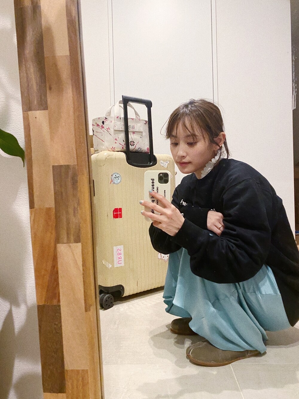 「大人カジュアル、春コーデ、ラクチンコーデ、バレエシューズ、KIN、NEWERA、ニューエラ、スエット、casafline」｜「NEW ERAのアイテム（スウェット、ブラック系）」を使った、高橋愛さん（レディース・154cm）の春コーディネートの1枚目の写真