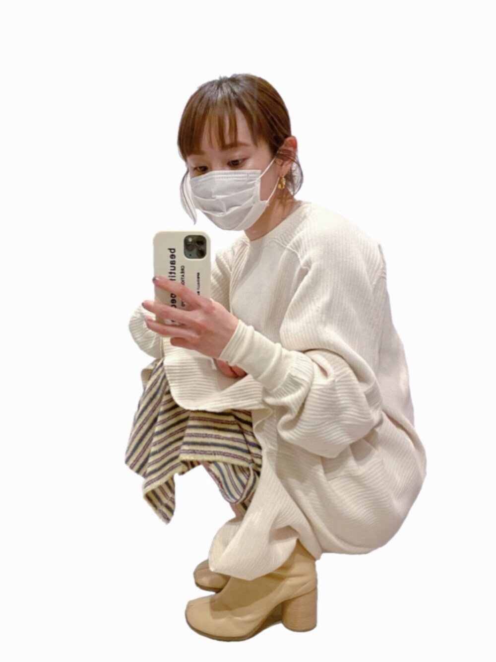 「おうちファッション、CLANE、クラネ、ena、高橋愛、サーマル、使いやすい、春、きれいめカジュアル」｜「CLANEのCLANE ヘビーリブロングトップス（Tシャツ/カットソー、ホワイト系）」を使った、高橋愛さん（レディース・154cm）の春コーディネートの1枚目の写真