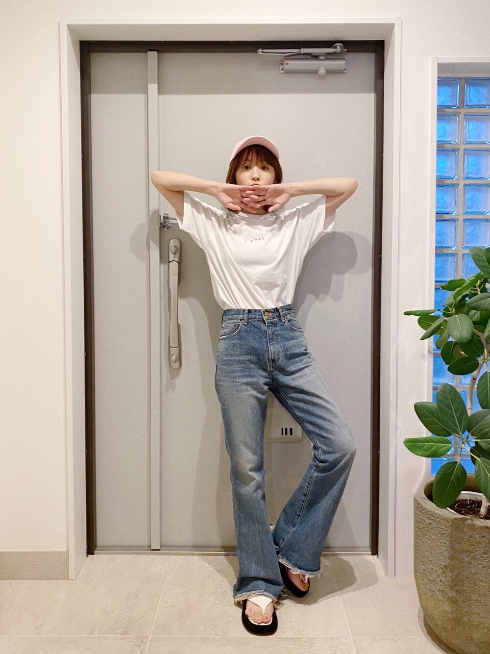 「CAP、キャップ、newera_ai、NEWERAコラボ、ニューエラ、ニューエラ キャップ、高橋愛、高橋愛ちゃんコラボ、collaboration、Tシャツ」｜「NEW ERAのニューエラ キャップ 9TWENTY 高橋愛（キャップ、ピンク系）」を使った、高橋愛さん（レディース・154cm）の夏コーディネートの1枚目の写真