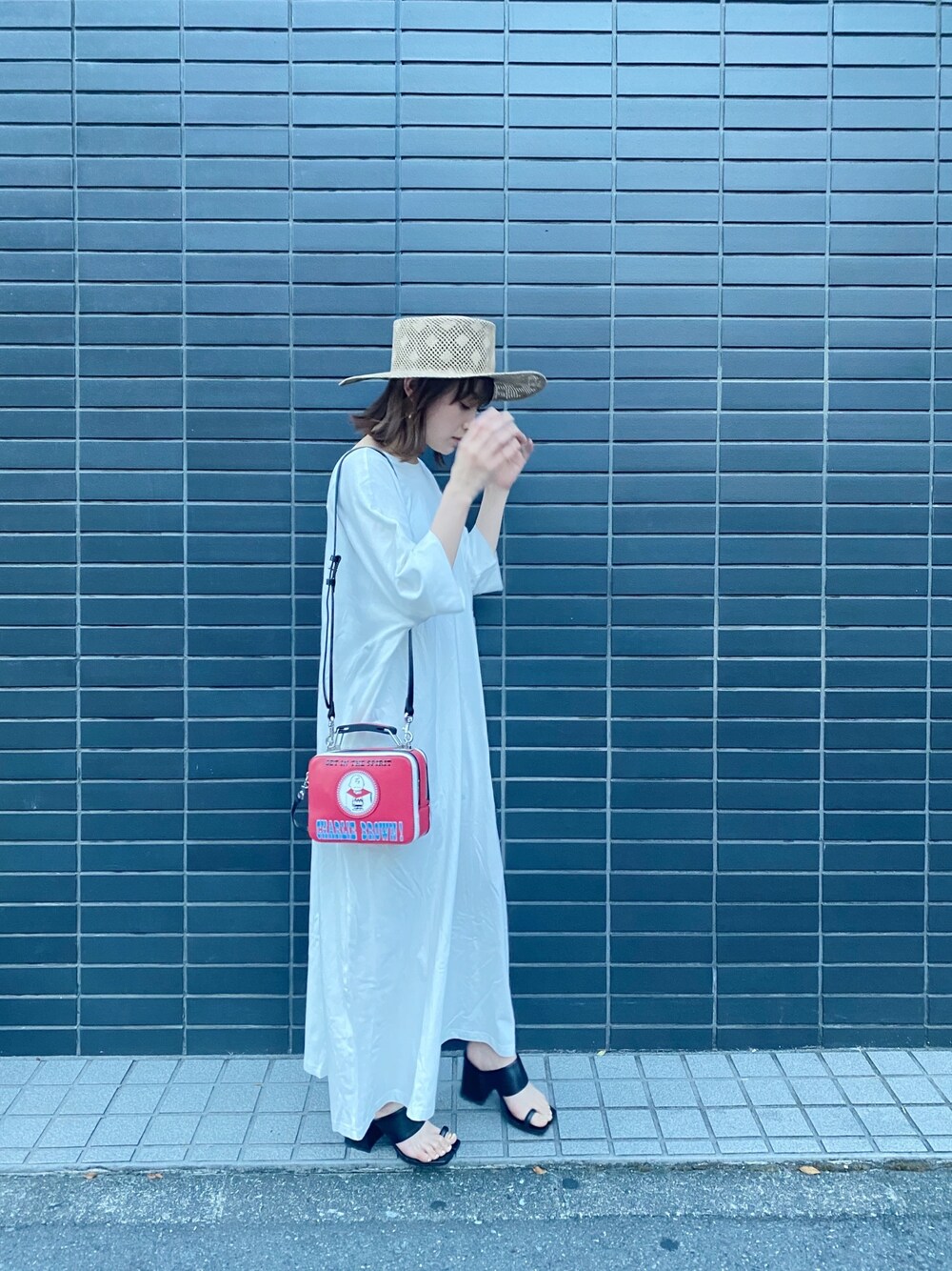 「シンプルコーデ、大人カジュアル、stylemixer、スタイルミキサー、高橋愛、Maison Margiela、MARC JACOBS、チャーリー・ブラウン」｜「ETRE TOKYOのアイテム（ハット、ベージュ系）」を使った、高橋愛さん（レディース・154cm）の秋コーディネートの1枚目の写真