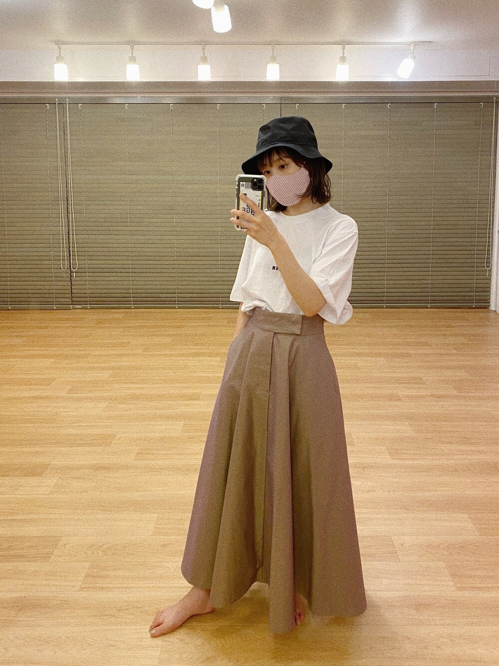 「CLANE、お気に入り、ロングスカート、大人カジュアル、秋コーデ、低身長コーデ、高橋愛、MSGM」｜「NEW ERAのニューエラ ハット バケット 高橋愛（ハット、ブラック系）」を使った、高橋愛さん（レディース・154cm）の秋コーディネートの1枚目の写真