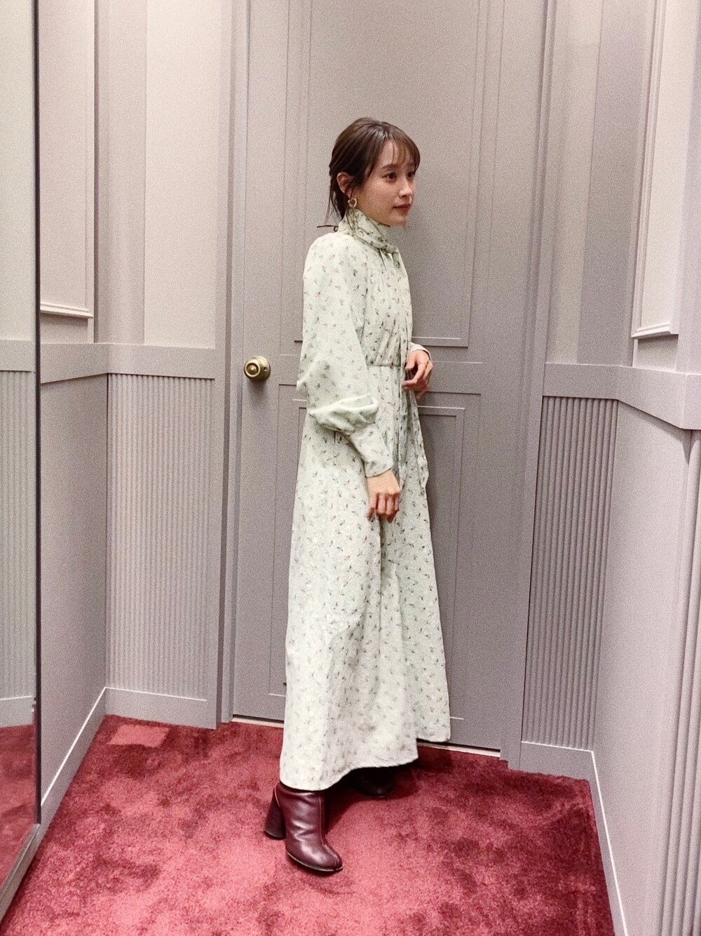 「レザーLOVEスナップ、Maison Margiela、足袋ブーツ、高橋愛、大人かわいい、dear sisterhood、瀬戸あゆみ、花柄、ロング丈、新垣里沙」｜「dear sisterhoodのアイテム（ワンピース/ドレス、グリーン系）」を使った、高橋愛さん（レディース・154cm）の秋コーディネートの1枚目の写真