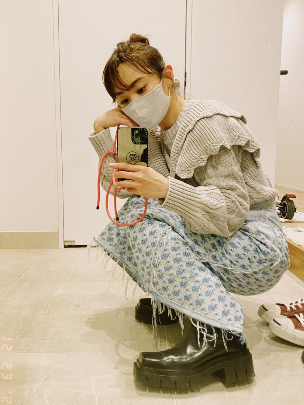 「大人カジュアル、道重さゆみ、道重さゆみコラボ、MIIA、ニット、irene、アイレネ、154cm、ZARA、おだんごヘアー」｜「MIIAの【MIIA×道重さゆみコラボ】ケーブルフリルニット（ニット/セーター、グレー系）」を使った、高橋愛さん（レディース・154cm）の冬コーディネートの1枚目の写真