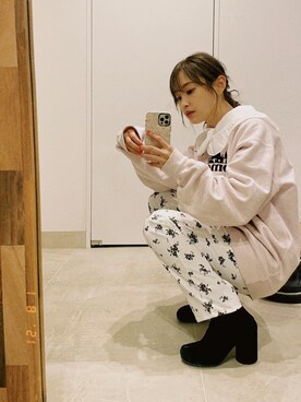 「高橋愛」｜「アイテム（スウェット）」を使った、高橋愛さん（レディース・154cm）の冬コーディネート