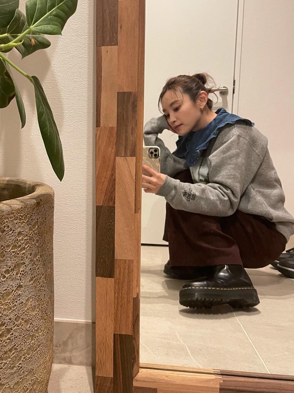 「ミックス感、私の推しブランド、seesbees、TODAYFUL、styling /、スタイリング、高橋愛、154cm」｜「styling/のアイテム（スウェット、グレー系）」を使った、高橋愛さん（レディース・154cm）の冬コーディネートの1枚目の写真