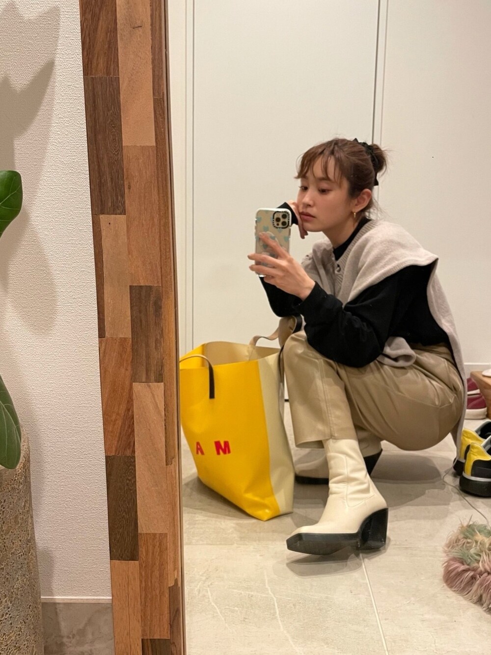 「高橋愛、newera_ai、にゅーえら、NEW ERA、高橋愛コラボ、154cm、レイヤードスタイル、stylemixer、スタミキ、ZARA」｜「Maison Margielaのアイテム（ベスト、グレー系）」を使った、高橋愛さん（レディース・154cm）の冬コーディネートの1枚目の写真