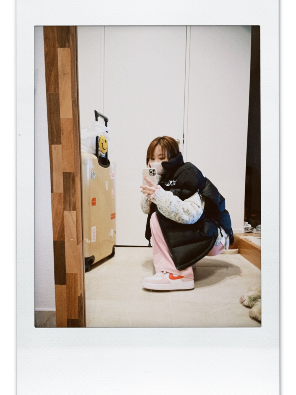 「ピンクBBA、高橋愛、154cm、NIKE、LAGUA GEM、MM6、Maison Margiela、カーディガン、ダウンベスト」｜「LAGUA GEMのDAILY FLARE PT（その他パンツ、ピンク系）」を使った、高橋愛さん（レディース・154cm）の冬コーディネートの1枚目の写真