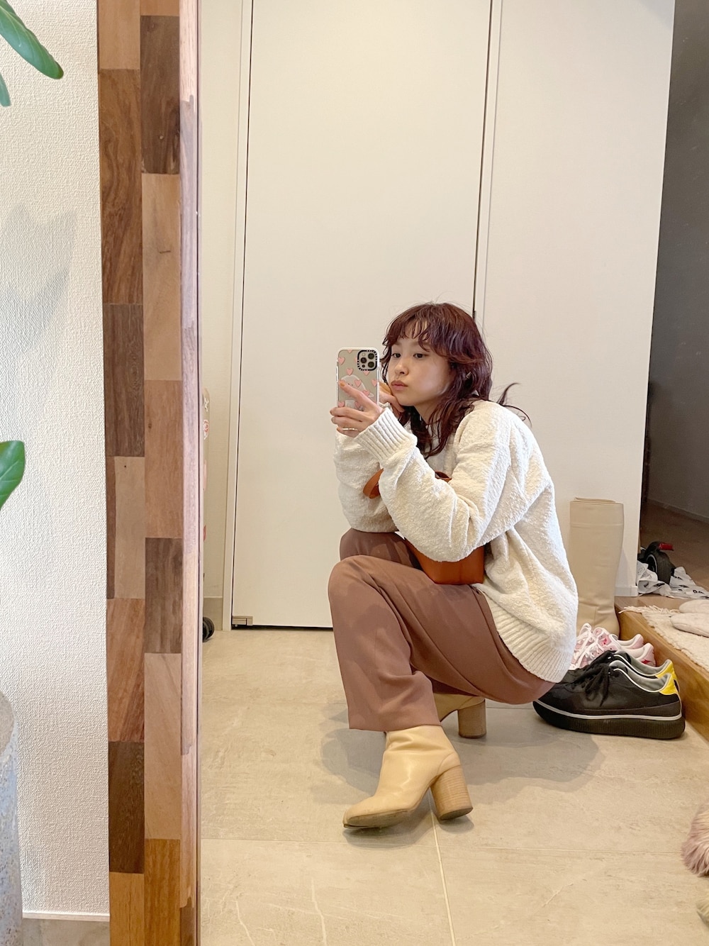 「桜色、ピンク色、ピンクBBA、ピンク、ROKU、JILSANDER、Maison Margiela、tabi、高橋愛、スプリングニット」｜「JIL SANDERのアイテム（ニット/セーター、ホワイト系）」を使った、高橋愛さん（レディース・154cm）の冬コーディネートの1枚目の写真