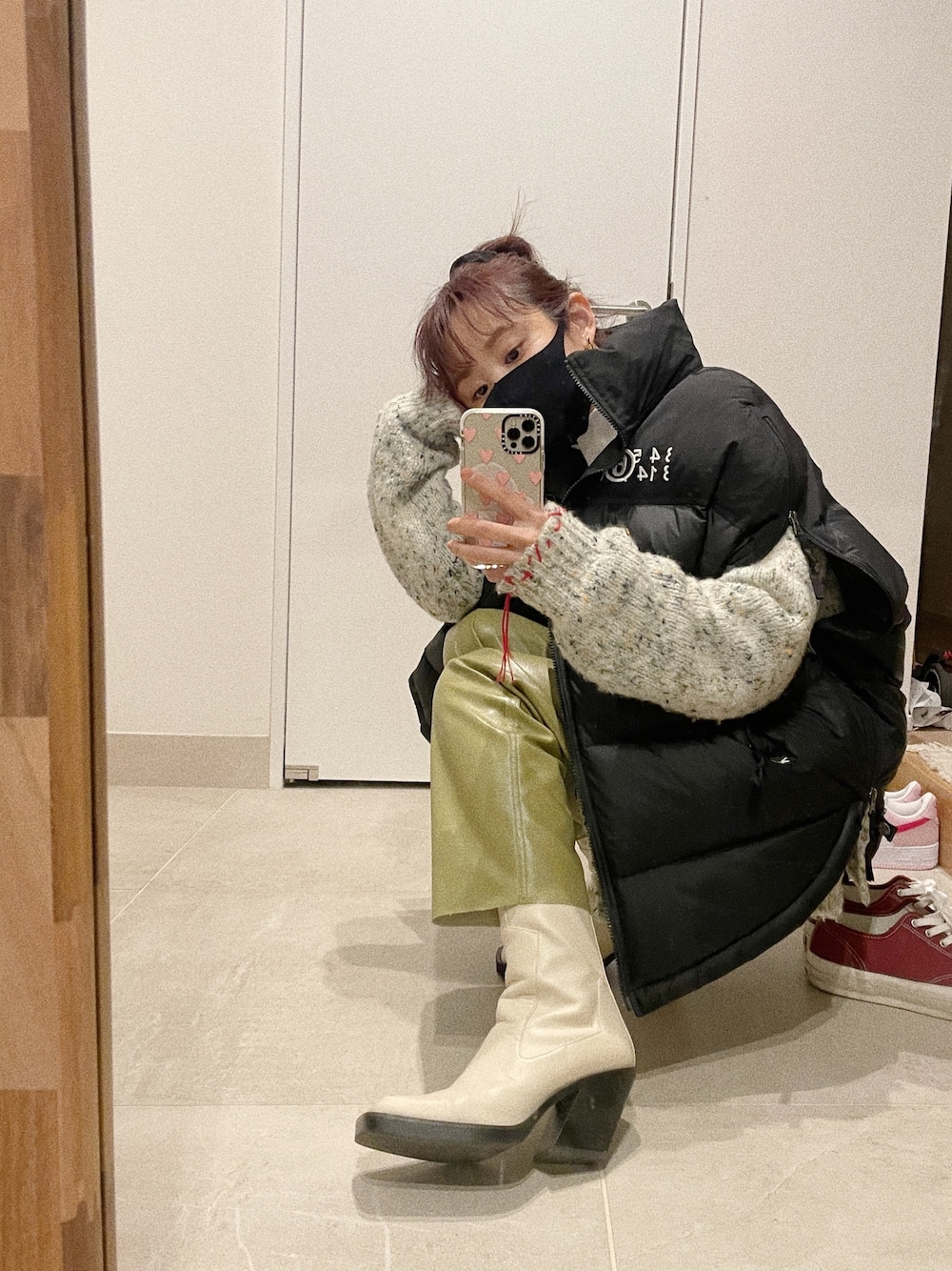 「高橋愛、154cm、MM6、stylemixer、スタミキ、THE NORTH FACE、ダウンベスト」｜「Maison Margielaのアイテム（カーディガン/ボレロ、その他）」を使った、高橋愛さん（レディース・154cm）の春コーディネートの1枚目の写真