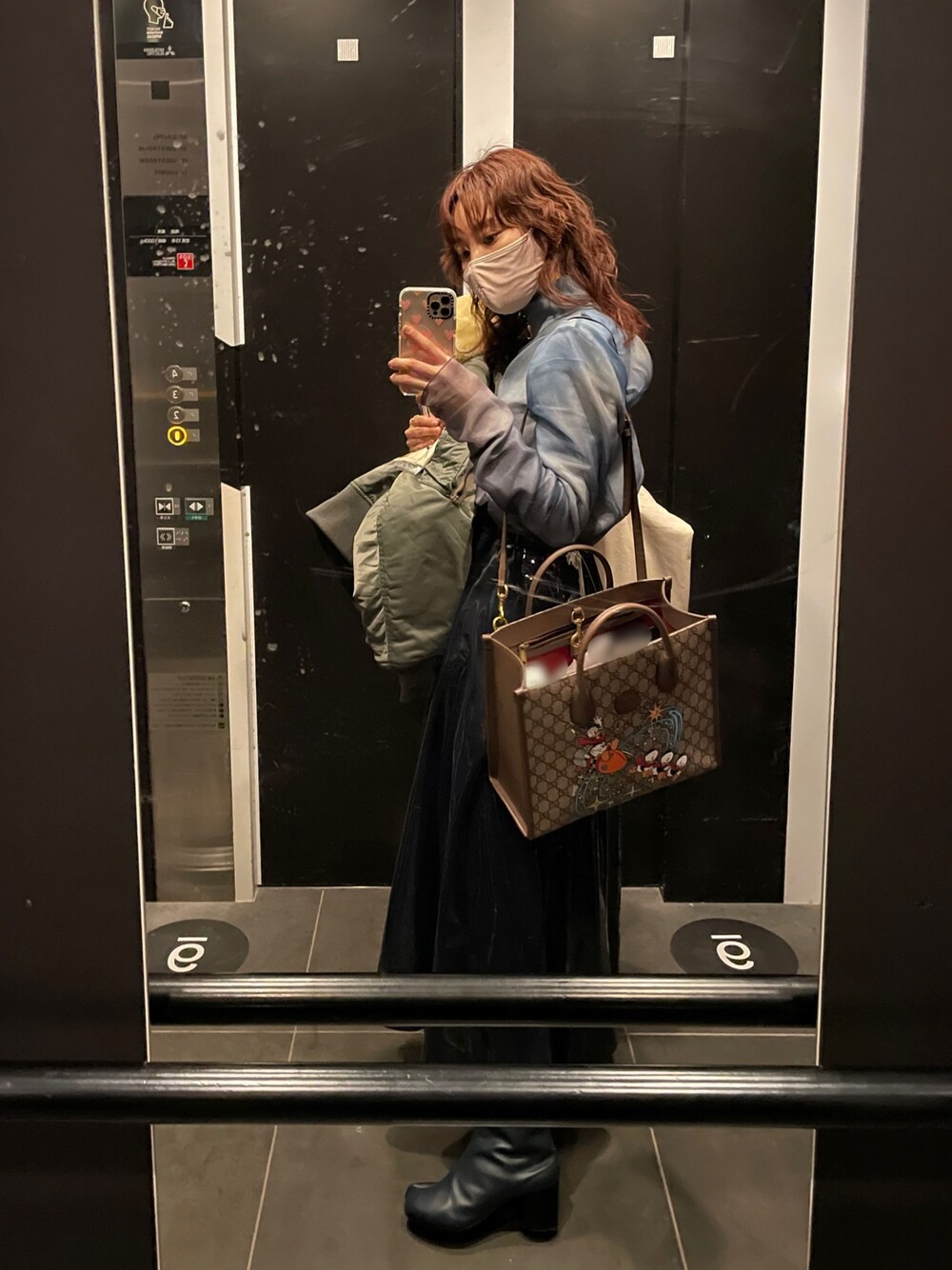 「春めきシューズ、ネイビー、ネイビー尽くし、ラッキーカラー、154cm、LEINWANDE、AKIRANAKA、オトナ女子、パーマ、高橋愛」｜「leinwandeのアイテム（トップス、ブルー系）」を使った、高橋愛さん（レディース・154cm）の春コーディネートの1枚目の写真