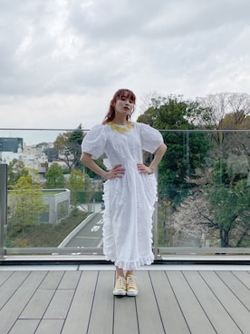 「H&M（エイチ・アンド・エム）のアイテム（ワンピース/ドレス、ホワイト系）」を使った、高橋愛さん（レディース・154cm）の春コーディネート