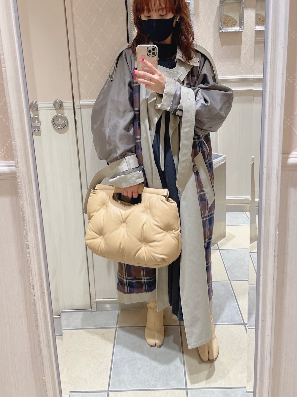 「トレンチコート、リバーシブル、irene、アイレネ、高橋愛、154cm、tabi、ベージュ、Maison Margiela、枕バック」｜「IRENEのアイテム（トレンチコート、ベージュ系）」を使った、高橋愛さん（レディース・154cm）の春コーディネートの1枚目の写真