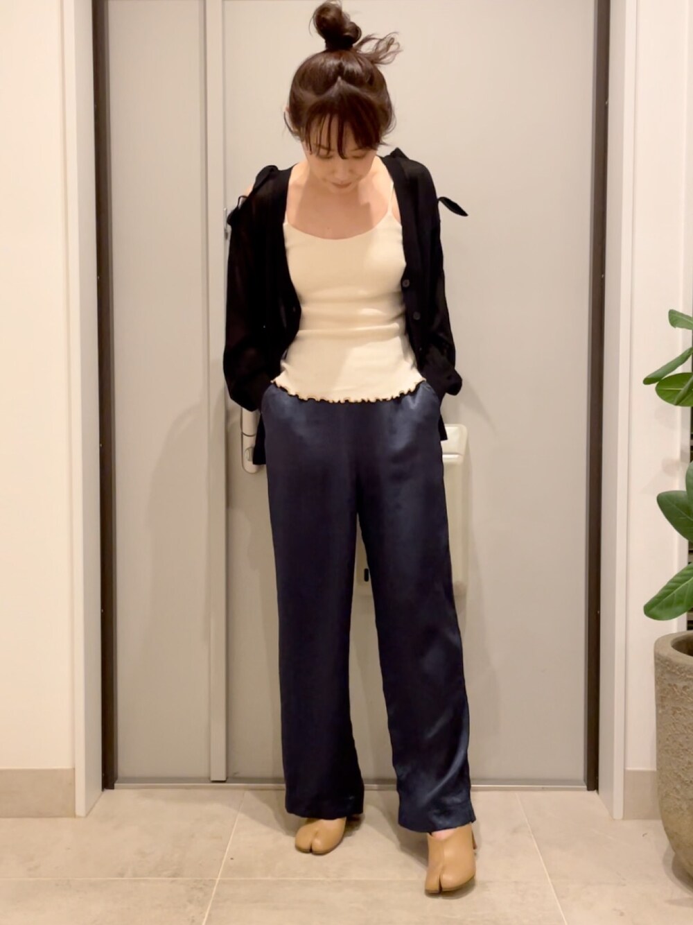 「着回しコーデ、154cm、Sサイズ、高橋愛、アセテート、アセテートサテン、ウッドパルプ、SDGs、サスティナブル、fukuu」｜「fukuuのアイテム（キャミソール、ホワイト系）」を使った、高橋愛さん（レディース・154cm）の春コーディネートの1枚目の写真