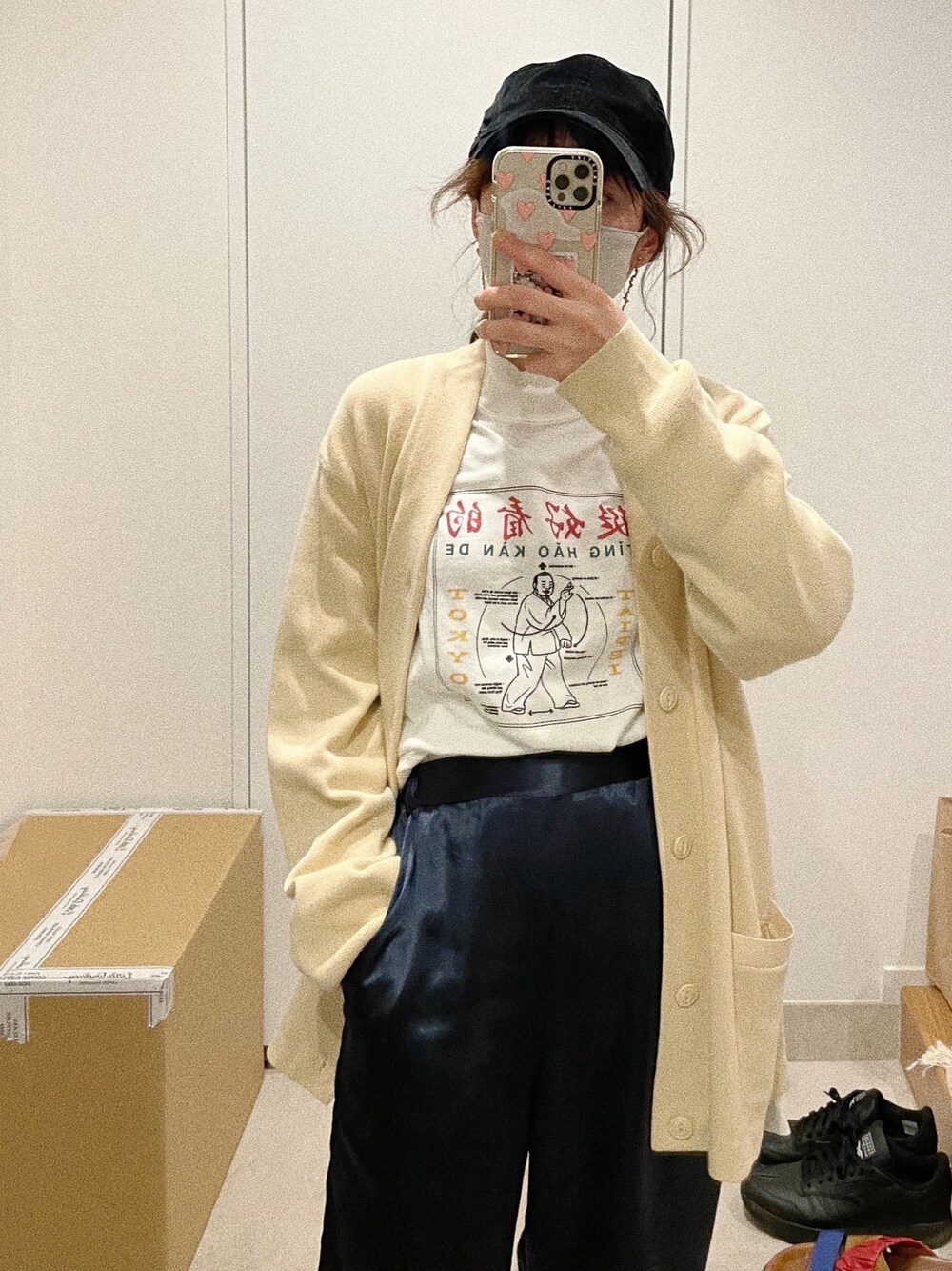 「雨の日コーデ、高橋愛、154cm、torico、虜、fukuu、ふくうコーデ、NEW ERA、キャップ」｜「fukuuのリラックス サテンセットアップ（ルームウェア/パジャマ、ブルー系）」を使った、高橋愛さん（レディース・154cm）の春コーディネートの1枚目の写真