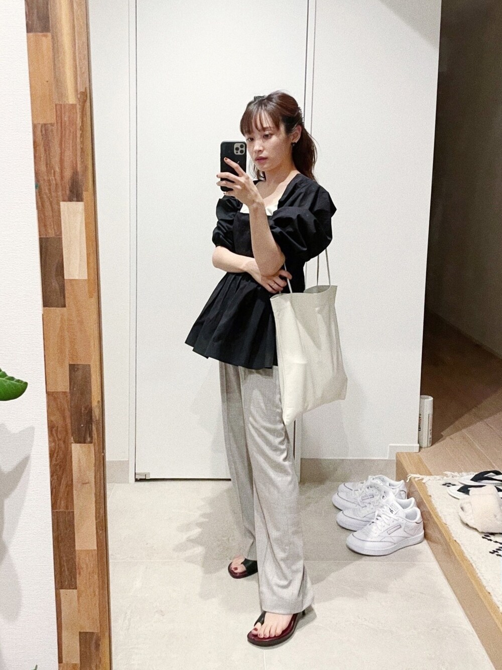 「大人カジュアル、きれいめカジュアル、seesbees、高橋愛、154cm、パフスリーブ、ZARA」｜「ESCAPERSのアイテム（バッグ、ホワイト系）」を使った、高橋愛さん（レディース・154cm）の夏コーディネートの1枚目の写真