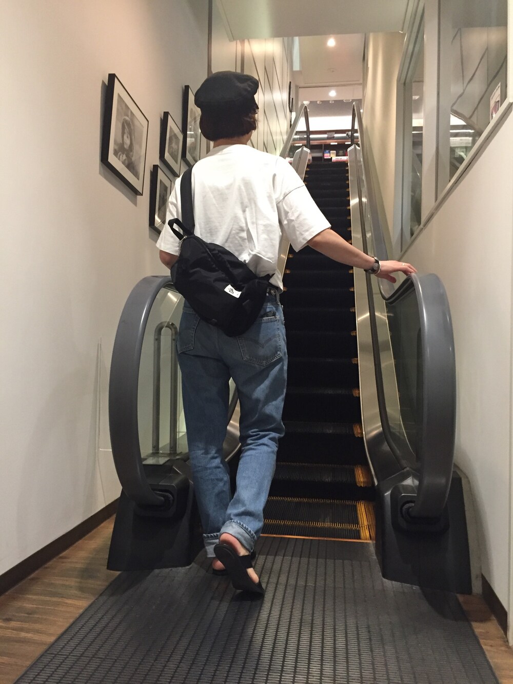 「デニムパンツ、男の子」｜「IENAのアイテム（キャップ、ブラック系）」を使った、Mayumiさん（レディース・164cm）の秋コーディネートの1枚目の写真