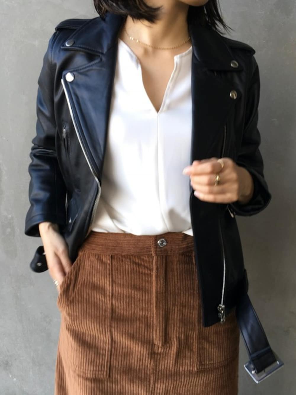 「コーデュロイ、スカート、レザージャケット、ライダース、秋服、ladylike、オトナカジュアル、秋コーデ、スカートコーデ、ジーンズファクトリー」｜「JEANS FACTORY Clothesの[Jeans Factory Clothes/ジーンズファクトリークローズ] フトコールタイトスカート（スカート、ブラウン系）」を使った、jeansfactoryさん（レディース・160cm）の秋コーディネートの1枚目の写真