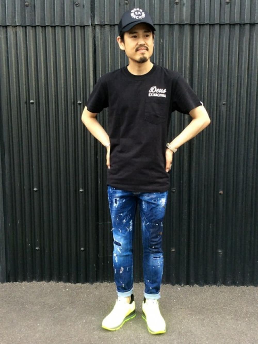 「トラッカーキャップ、夏コーデ、デウス、DEUS EX MACHINA、ディースクエアード(Dsquared2)、ミラノ、アトランティックスターズ、ジーンズファクトリー、D SQUARED2、アドレス」｜「DEUS EX MACHINAの[DEUS EX MACHINA/デウス エクス マキナ] CIRCLE LOGO TRUCKER キャップ（キャップ、ブラック系）」を使った、jeansfactoryさん（メンズ・170cm）の夏コーディネートの1枚目の写真