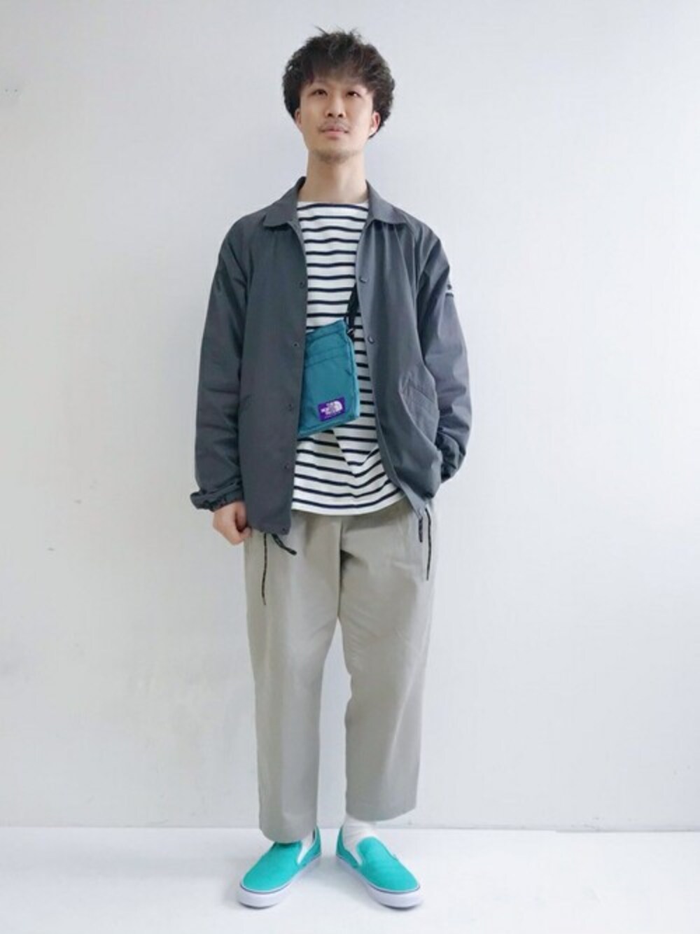 「VANS、ボーダー、アウトドアスタイル、別注、スポーツミックス、スリッポン、WILDTHINGS、春コーデ、スモーキーカラー、ジーンズファクトリー」｜「JEANS FACTORY Clothesの[Jeans Factory Clothes/ジーンズファクトリークローズ] ヘビー米綿天竺ビッグシルエットバスクTシャツ（Tシャツ/カットソー、ホワイト系）」を使った、jeansfactoryさん（メンズ・167cm）の春コーディネートの1枚目の写真