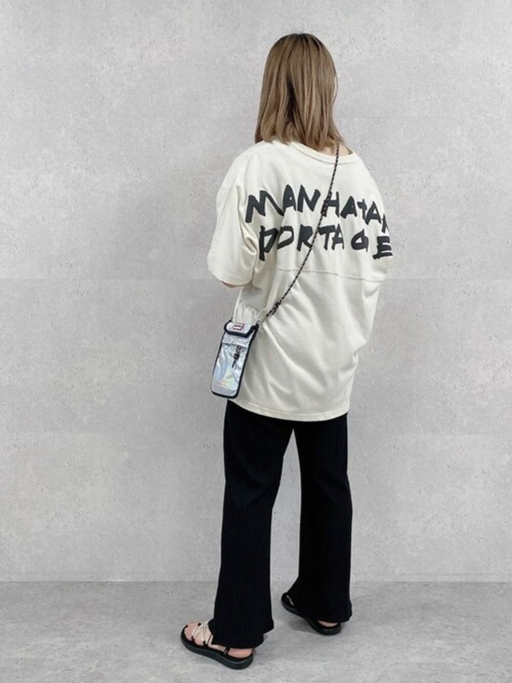 「別注、ユニセックス、Manhattan Portage、ビックシルエット、プリントT、バックプリント、マンハッタンポーテージ、teva、ジーンズファクトリー、ボヤインフィニティ」｜「TevaのTeva [テバ] ボヤ インフィニティ―/VOYA INFNITY（サンダル、ホワイト系）」を使った、jeansfactoryさん（メンズ・163cm）の夏コーディネートの1枚目の写真