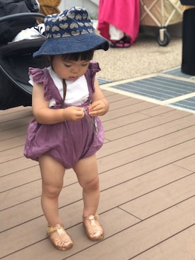 「フェススタイル」｜「アイテム（サロペット/オーバーオール）」を使った、COTORIさん（キッズ・90cm）の夏コーディネート