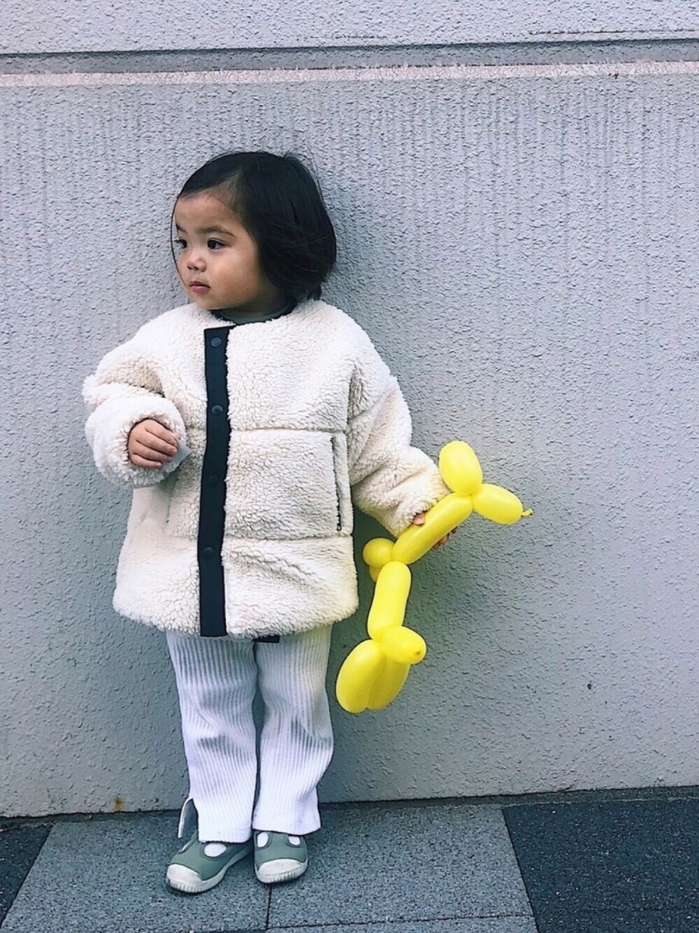 「年末WEAR感謝祭、女の子コーデ、キッズコーデ、プティマイン、2歳、シエンタ、HYKE、レギパン、ボアブルゾン」｜「petit mainのワッフルロングパンツ（その他パンツ、ホワイト系）」を使った、COTORIさん（キッズ・90cm）の冬コーディネートの1枚目の写真