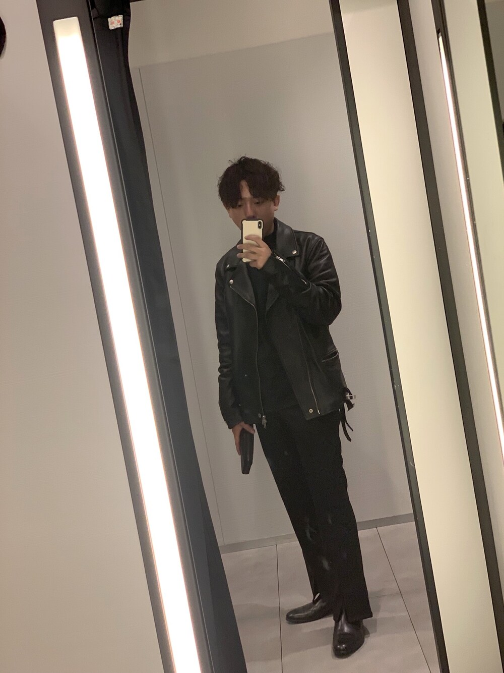 「秋冬コーデ、ライダース」｜「URBAN RESEARCHのアイテム（ライダースジャケット、ブラック系）」を使った、yutaさん（メンズ・165cm）の秋コーディネートの1枚目の写真