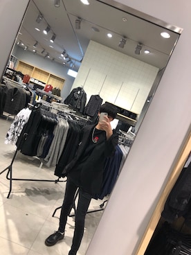 「リドム」｜「アイテム（アクセサリー）」を使った、KSIさん（メンズ・176cm）の冬コーディネート