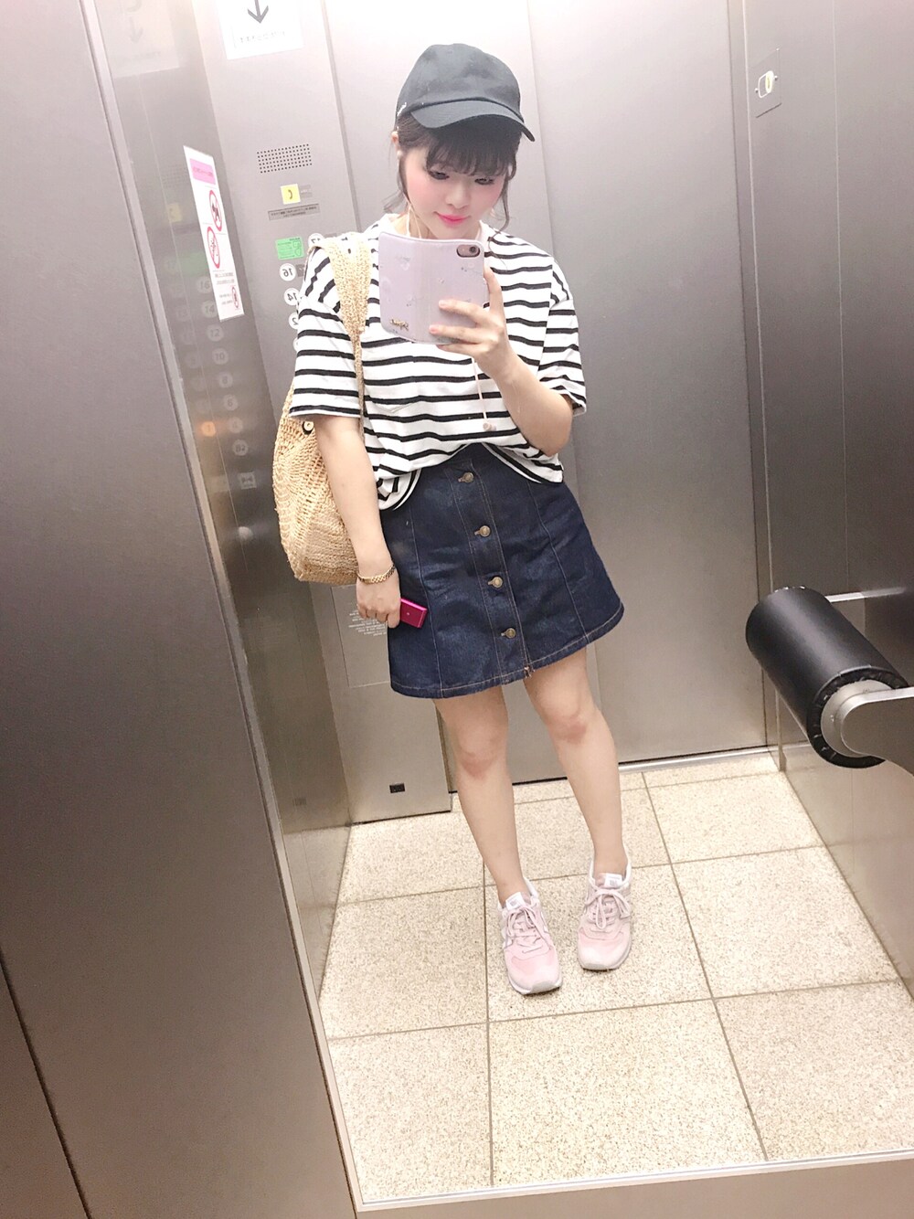 「ボーダー、ボーイッシュ、スニーカー」｜「UNIQLOのアイテム（Tシャツ/カットソー、ホワイト系）」を使った、achaさん（レディース・153cm）の春コーディネートの1枚目の写真
