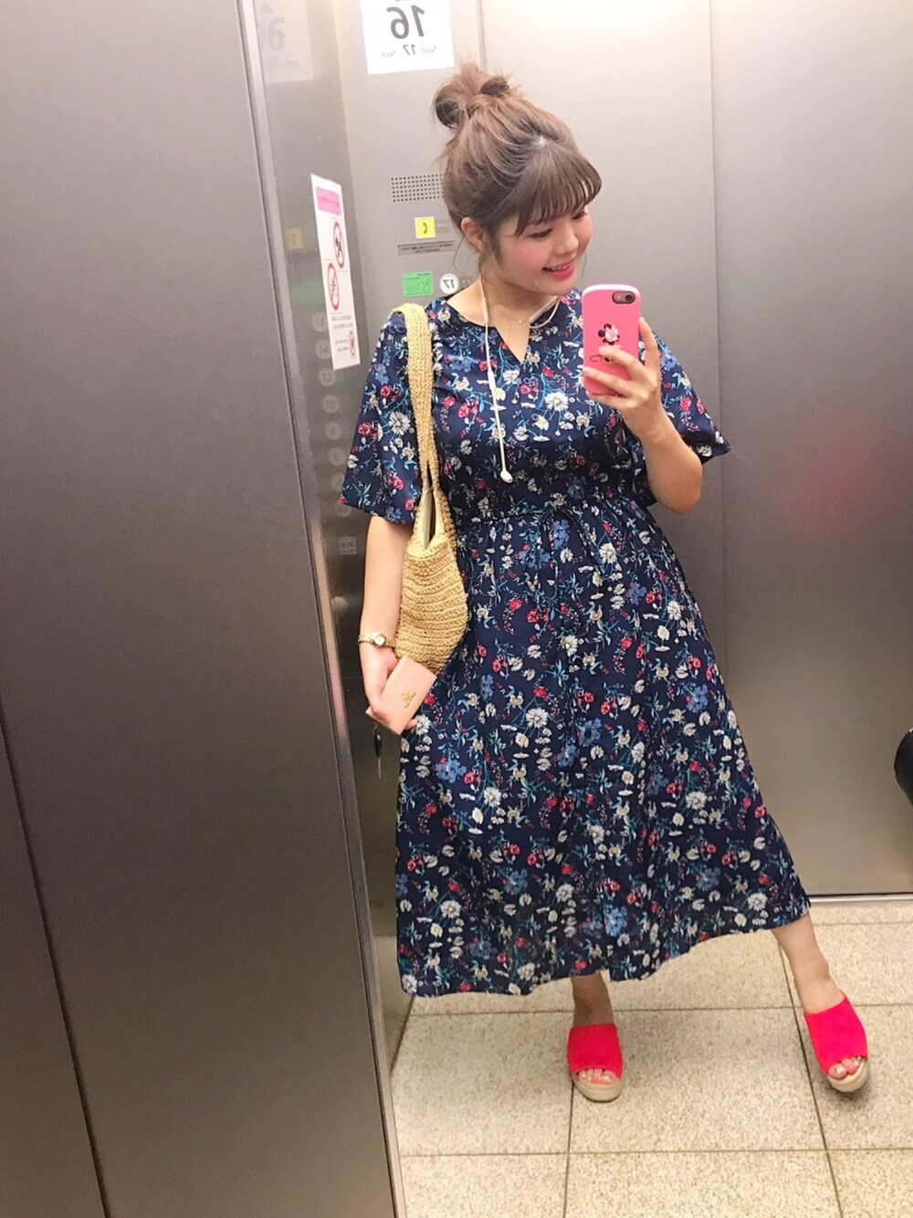 「夏、ワンピース、花柄」｜「OZOCのアイテム（サンダル、レッド系）」を使った、achaさん（レディース・153cm）の夏コーディネートの1枚目の写真