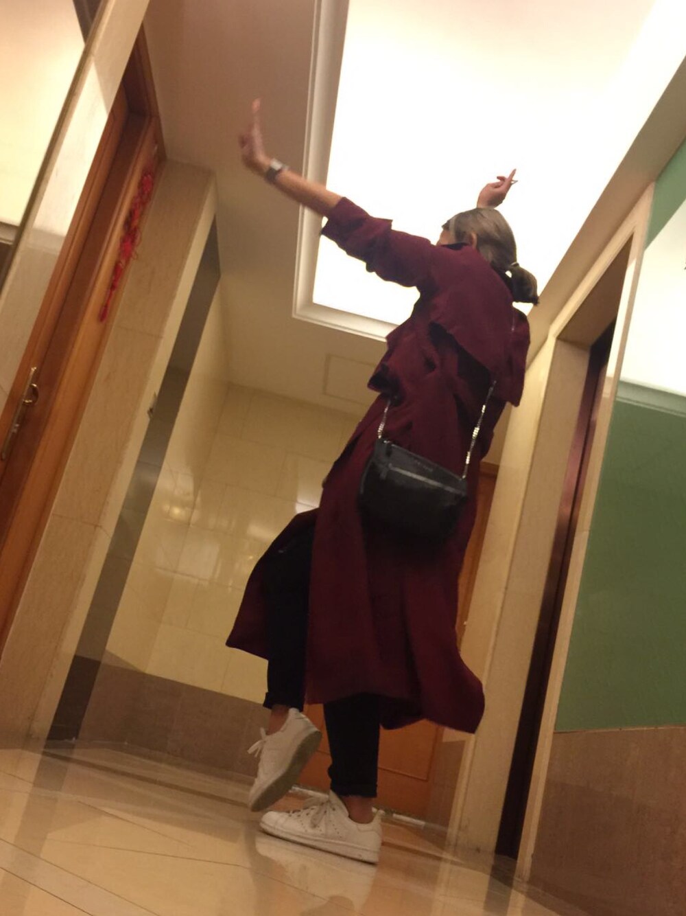 「Mo&Co.のアイテム（ジャケット/アウター、レッド系）」を使った、elinkさん（レディース・156cm）の春コーディネートの1枚目の写真