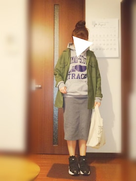 「お団子ヘアー」｜「アイテム（パーカー、グレー系）」を使った、moezouさん（レディース・159cm）の春コーディネート