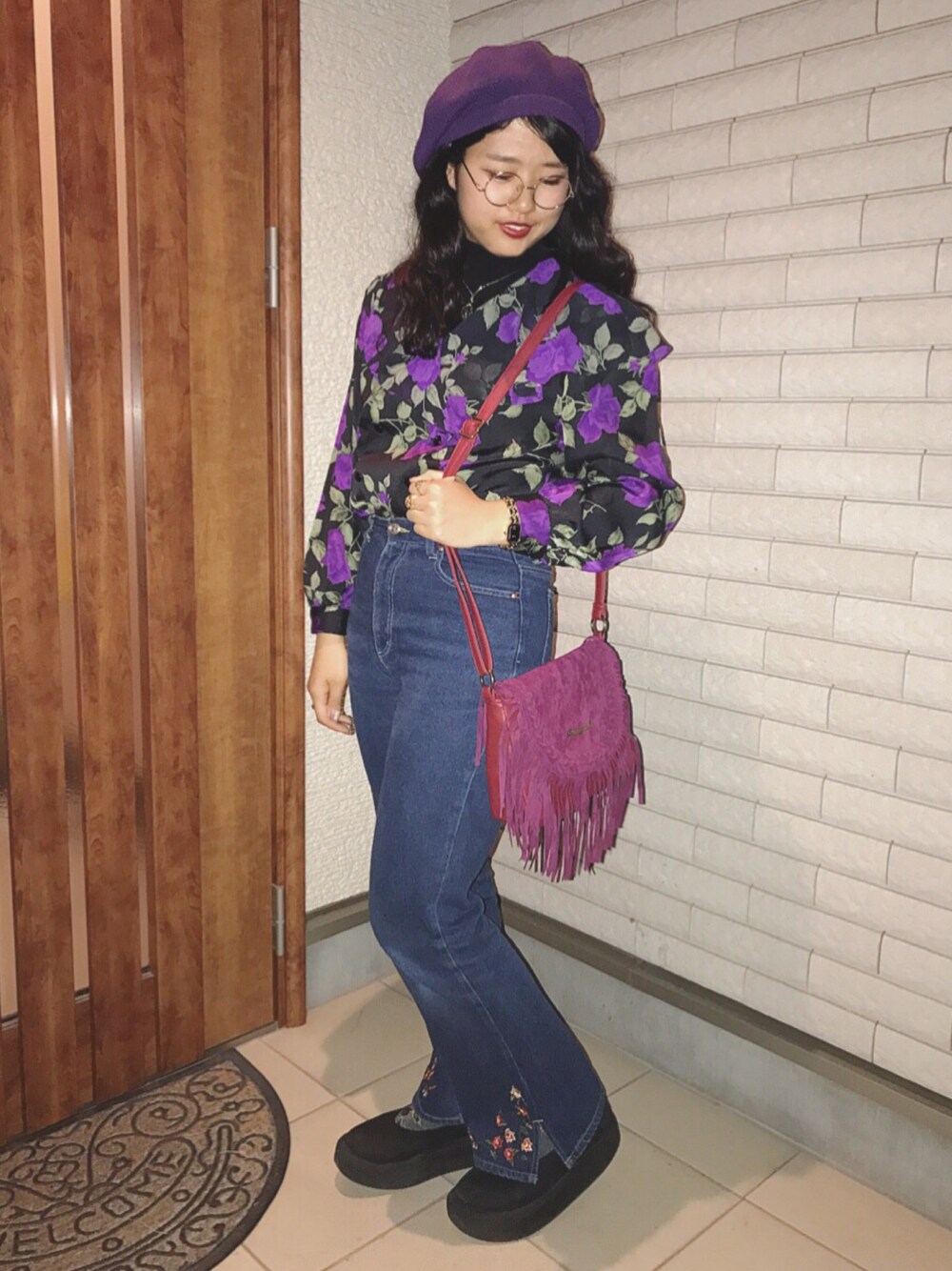 「ootd、used、vintage、古着、ベレー帽、デニム、花柄、ブラウス、刺繍、春コーデ」｜「usedのアイテム（シャツ/ブラウス、ブラック系）」を使った、アイさん（レディース・161cm）の春コーディネートの1枚目の写真