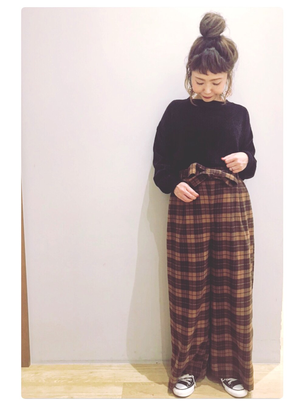 「earth music&ecology、アースミュージック＆エコロジー、モールニット、ブラック、チェック、チェックパンツ、ワイドパンツ、プチプラ、パンツスタイル、イオンモール新小松」｜「earth music&ecologyの・リボンベルト付きチェックワイドパンツ（その他パンツ、その他）」を使った、tomopuuさん（レディース・152cm）の秋コーディネートの1枚目の写真