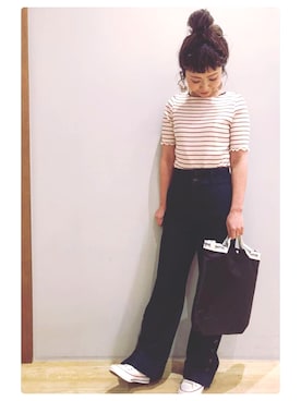 「earth music&ecology（アースミュージックアンドエコロジー）のサイドボタンパンツ 〇（デニムパンツ）」を使った、tomopuuさん（レディース・152cm）の春コーディネート