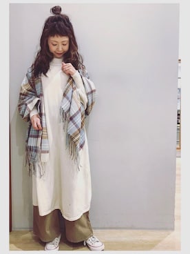 「earth music&ecology（アースミュージックアンドエコロジー）のアイテム（ストール/ショール）」を使った、tomopuuさん（レディース・152cm）の冬コーディネート